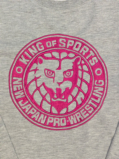 新日本プロレス×しまむら ライオンマークスウェットトレーナー(グレー×ピンク)