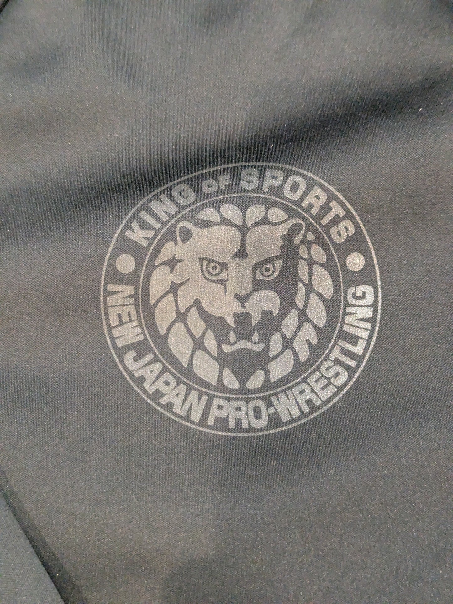 新日本プロレス×UNDER ARMOUR ライオンマーク ウインターニット 3レイヤージャケット(ブラック)
