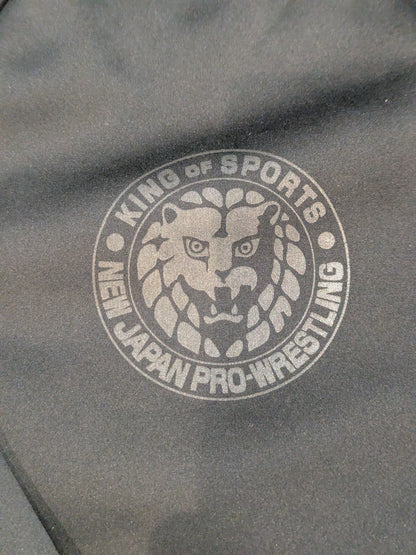 新日本プロレス×UNDER ARMOUR ライオンマーク ウインターニット 3レイヤージャケット(ブラック)