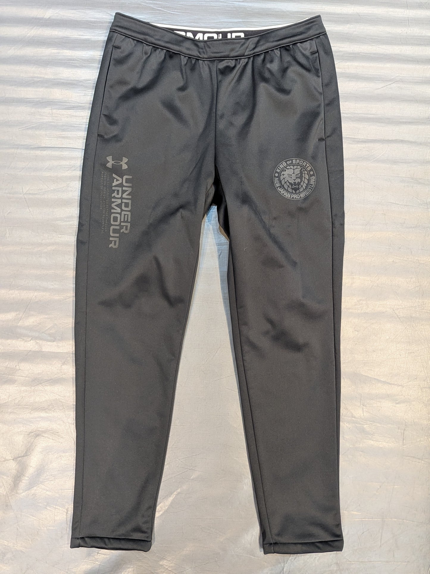 New Japan Pro Wrestling ×UNDER ARMOUR Lion Mark  Winter Knit 3-Layer Pants