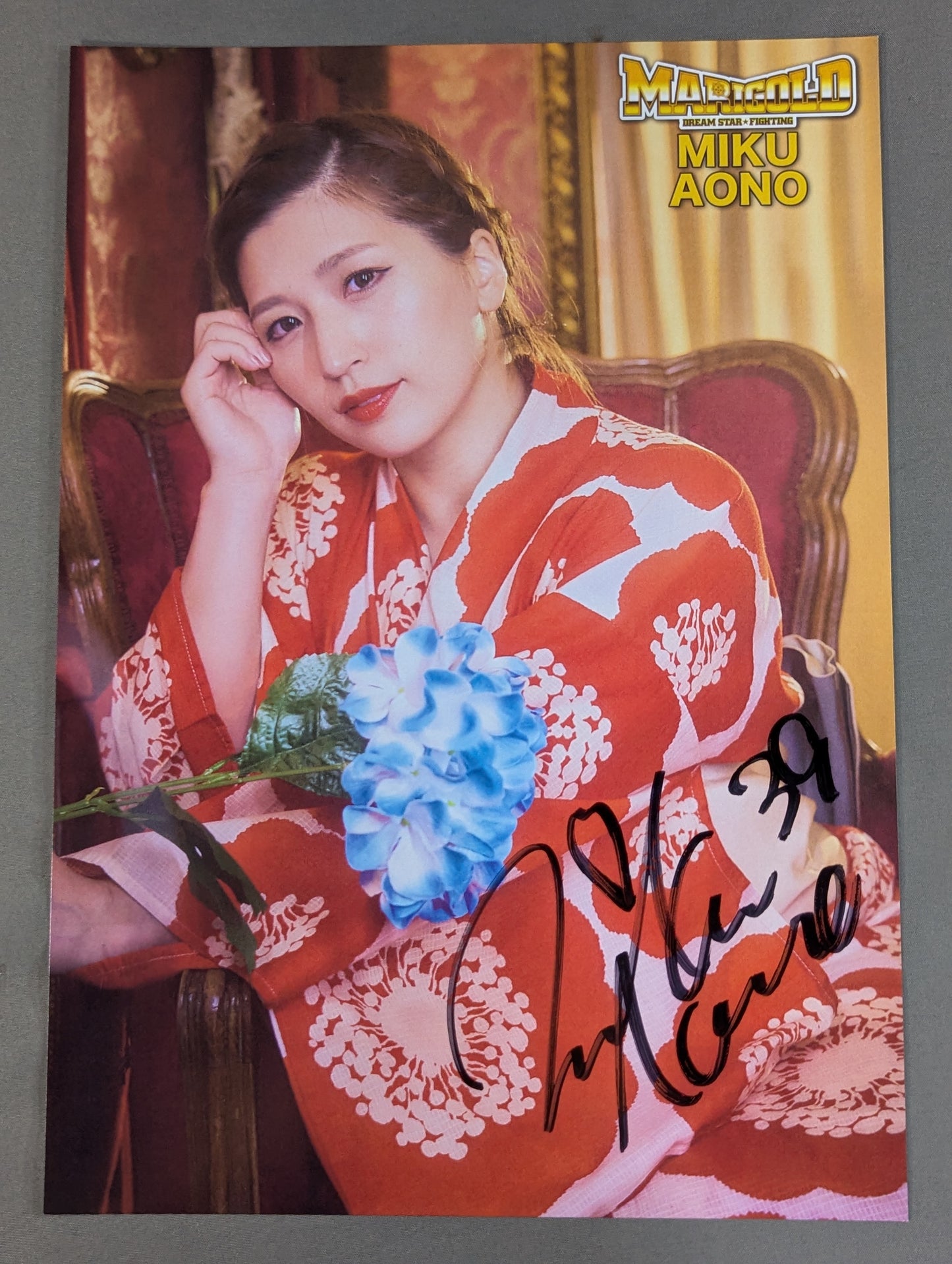 Miku Aono  hand signed autograph Pro-Photo (G-4)