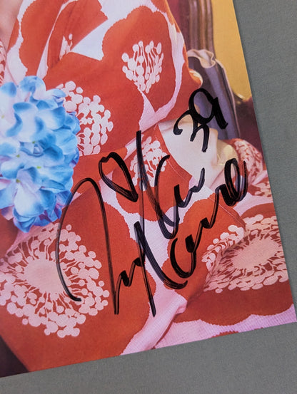 Miku Aono  hand signed autograph Pro-Photo (G-4)