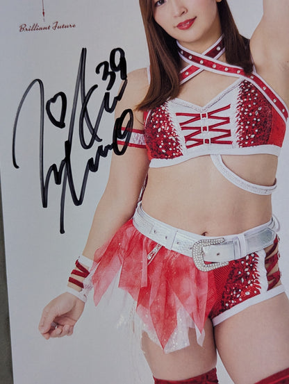 Miku Aono  hand signed autograph Pro-Photo (G-5)