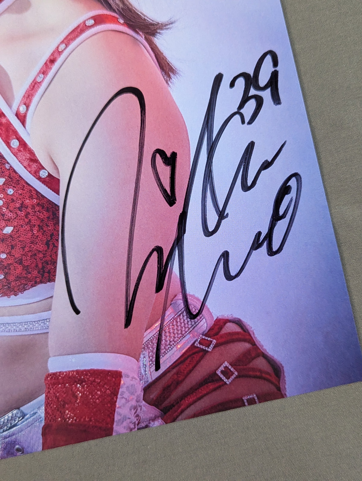 Miku Aono  hand signed autograph Pro-Photo (G-7)