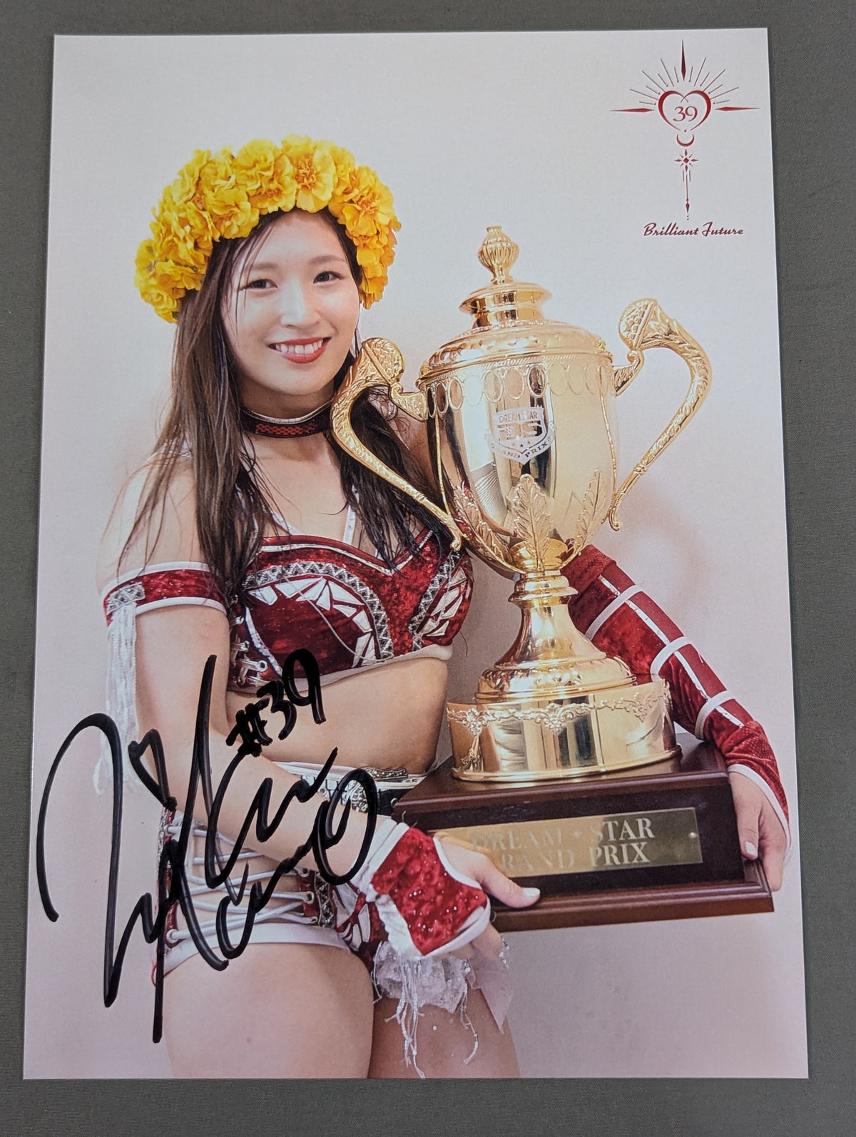 Miku Aono  hand signed autograph Pro-Photo (G-8)