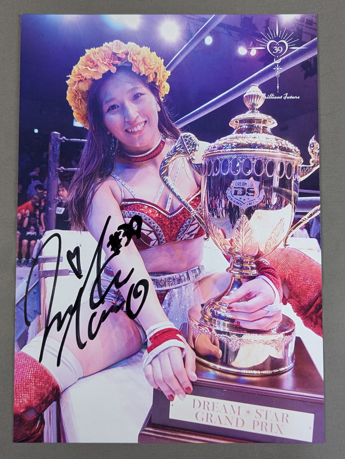 Miku Aono  hand signed autograph Pro-Photo (G-9)