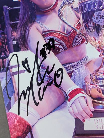Miku Aono  hand signed autograph Pro-Photo (G-9)