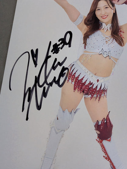 Miku Aono  hand signed autograph Pro-Photo (H-2)