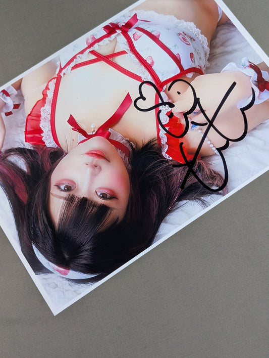 花園桃花 直筆サイン入り いちごコス ポートレート(A-8)