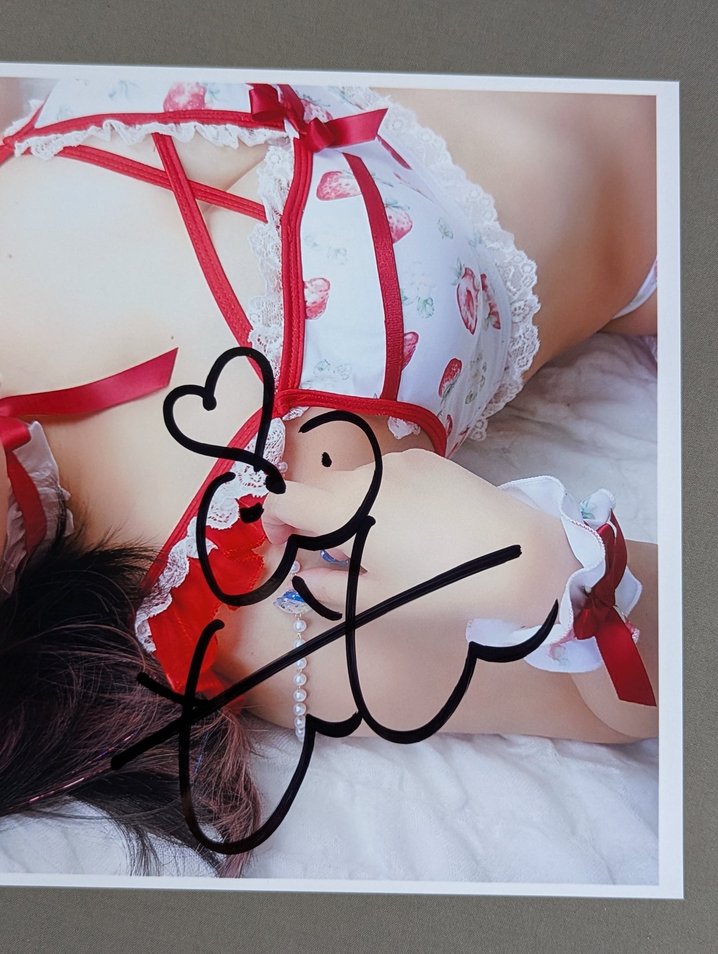 Momoka Hanazono  hand signed autograph  Strawberry Costume Pro-Photo (A-8)