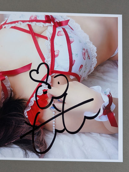 Momoka Hanazono  hand signed autograph  Strawberry Costume Pro-Photo (A-8)