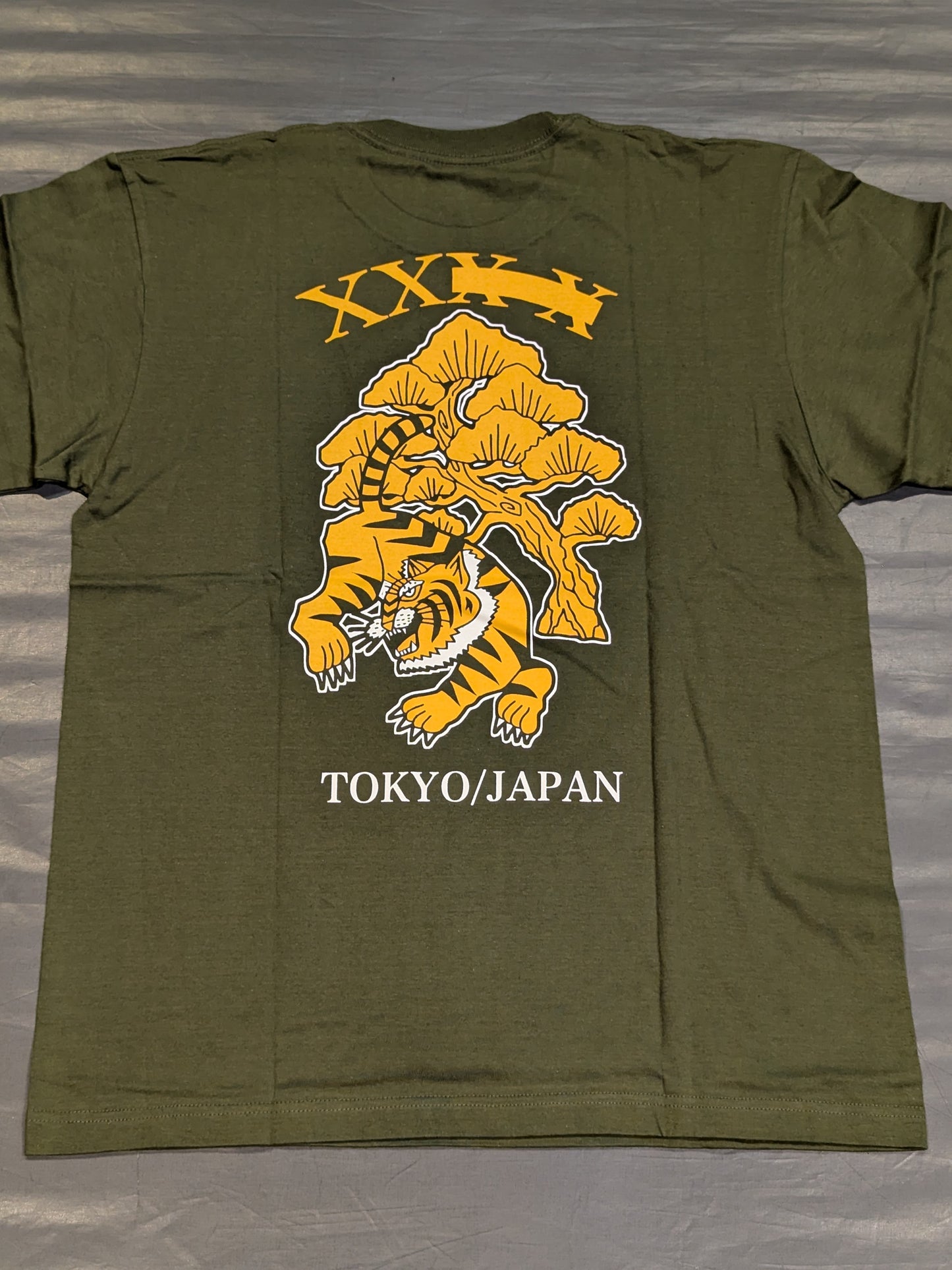 T-Hawk「TOKYO/JAPAN」Tシャツ(カーキ)