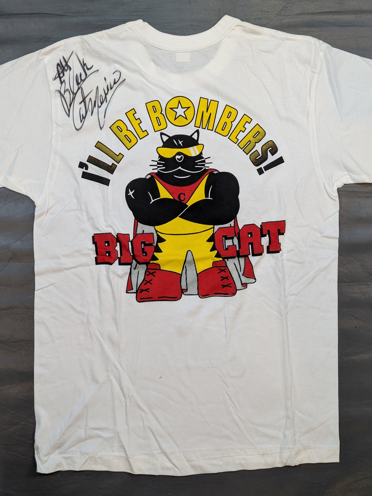 【hand signed autograph】 Black Cat "BIG CAT" Illustration T-Shirt (White)