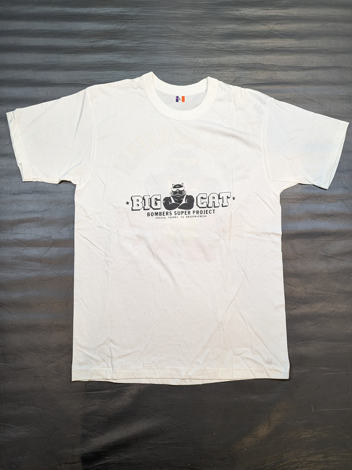 【hand signed autograph】 Black Cat "BIG CAT" Illustration T-Shirt (White)