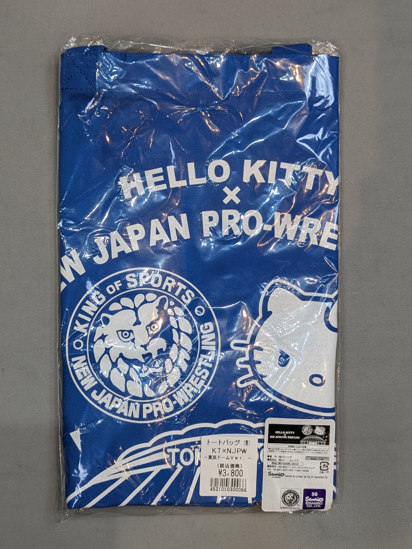 Hello Kitty ×New Japan Pro Wrestling × Tokyo Dome Tote Bag (Blue)