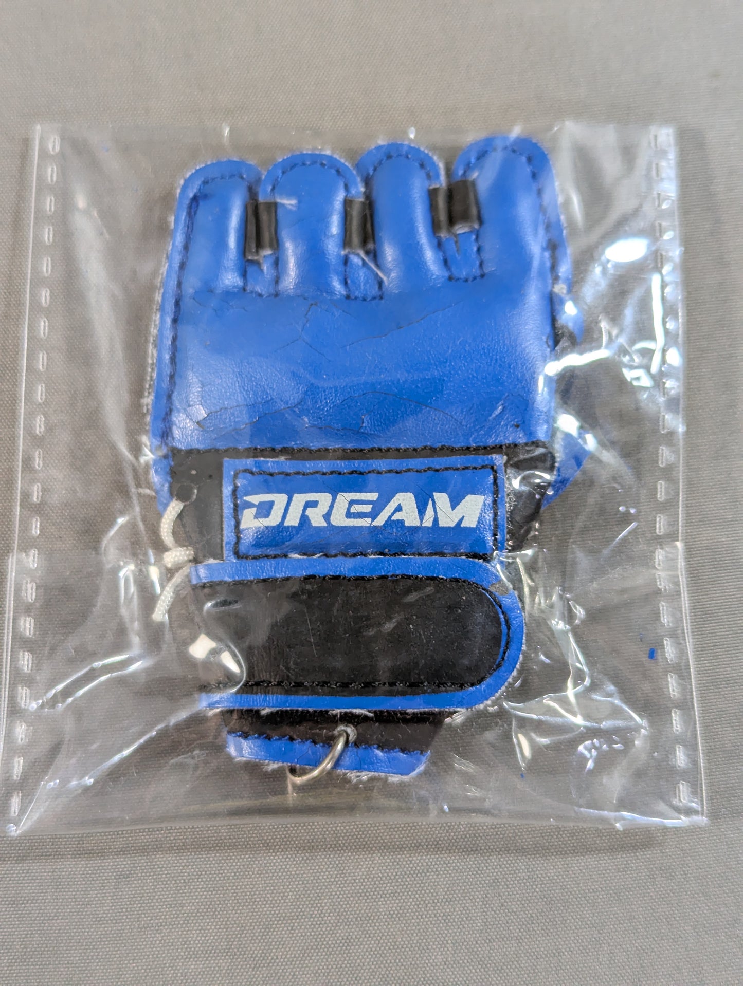 DREAM オープンフィンガーグローブ キーホルダー