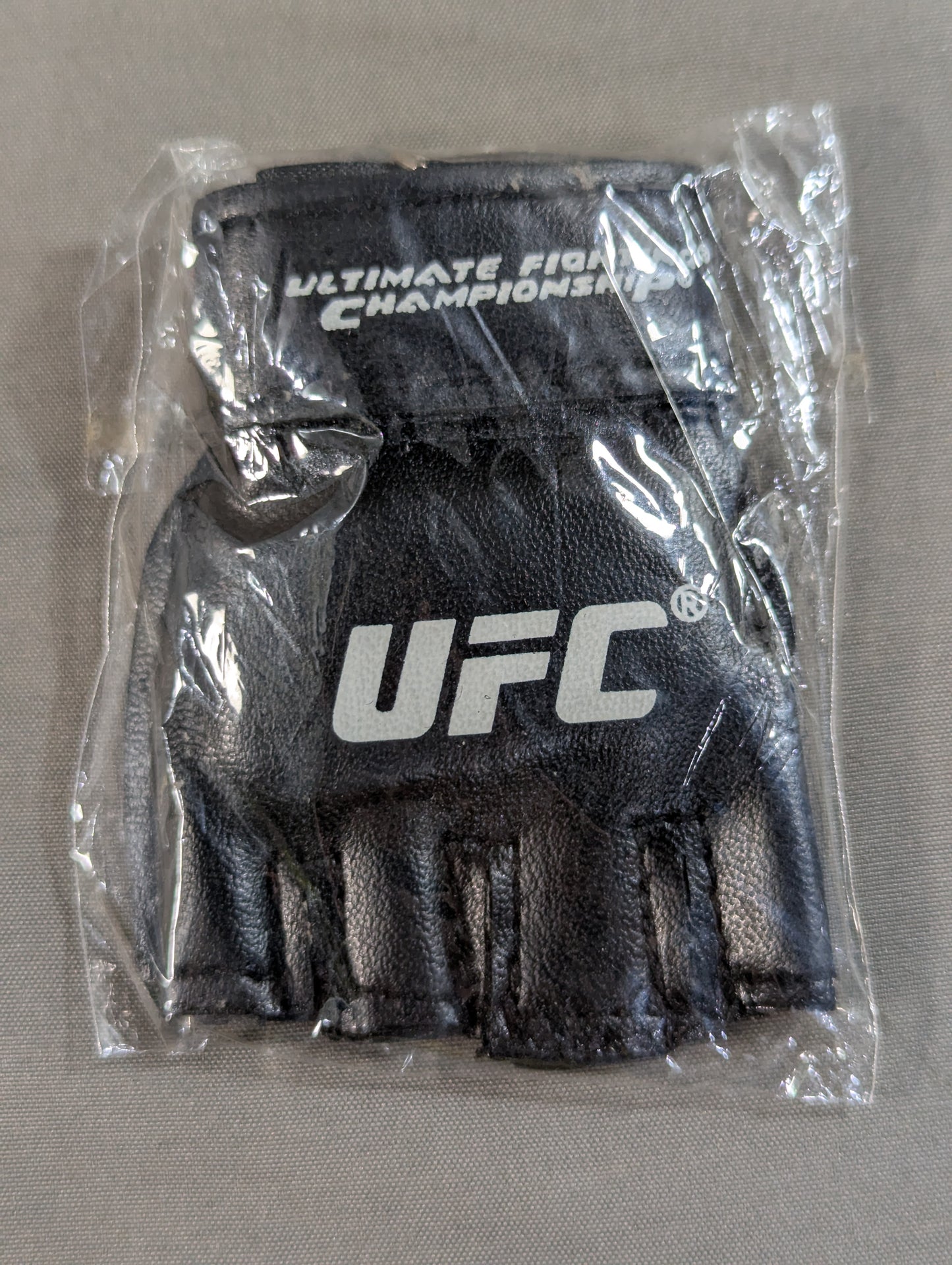 UFC オープンフィンガーグローブ キーホルダー