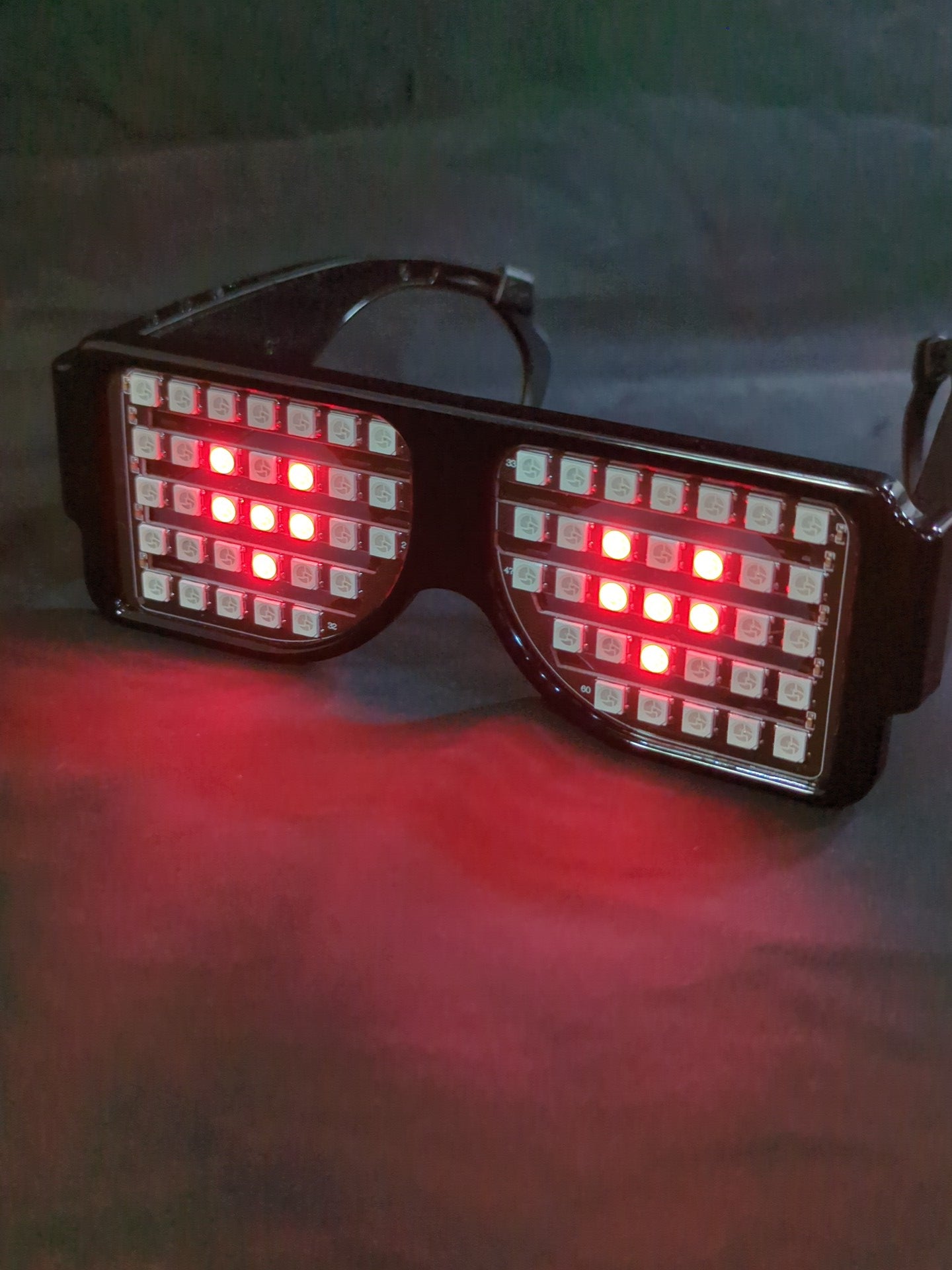 エル・ファンタズモ LEDサングラス