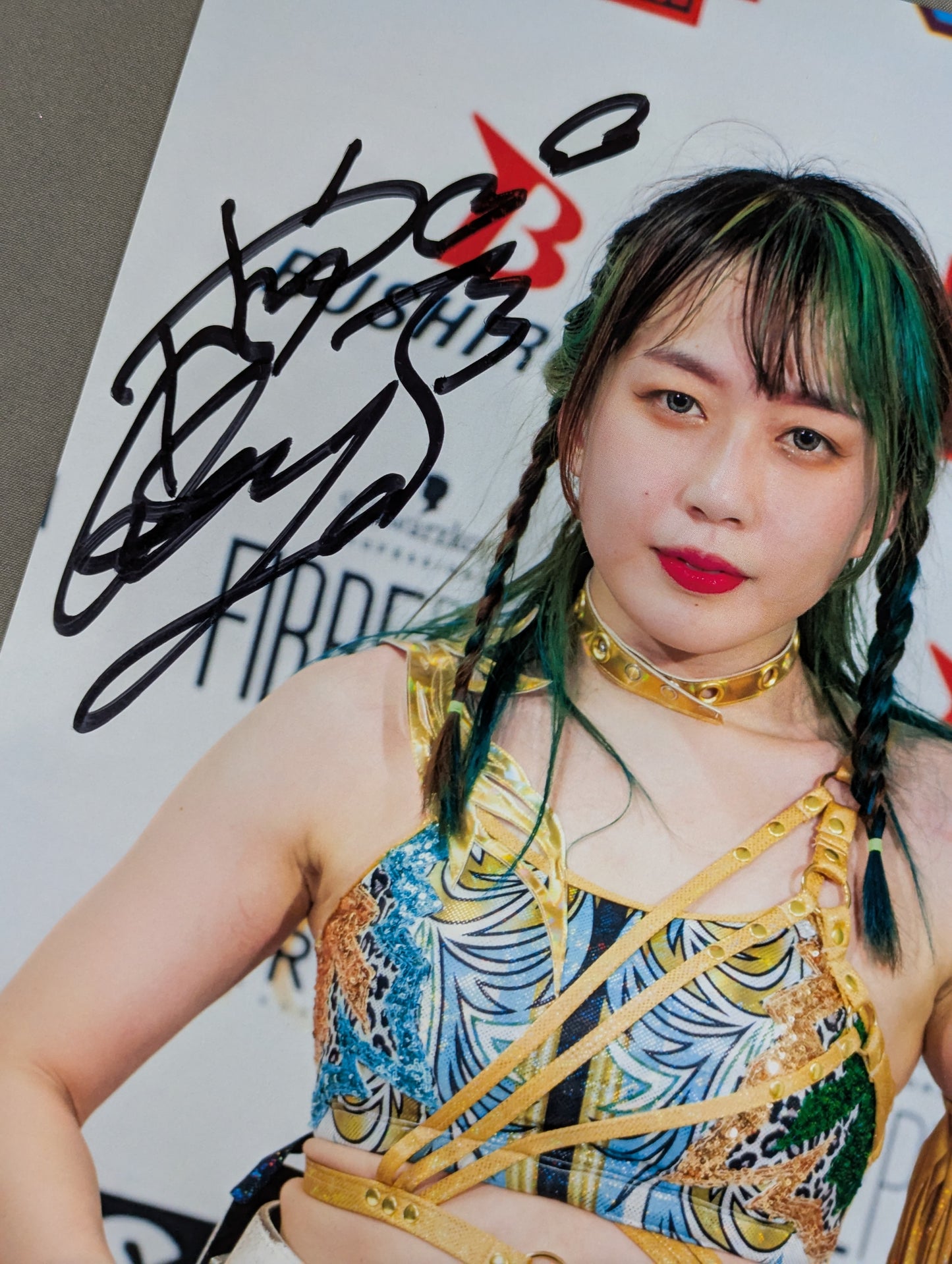 上谷沙弥 直筆サイン入り スターダムポートレート(D-8)