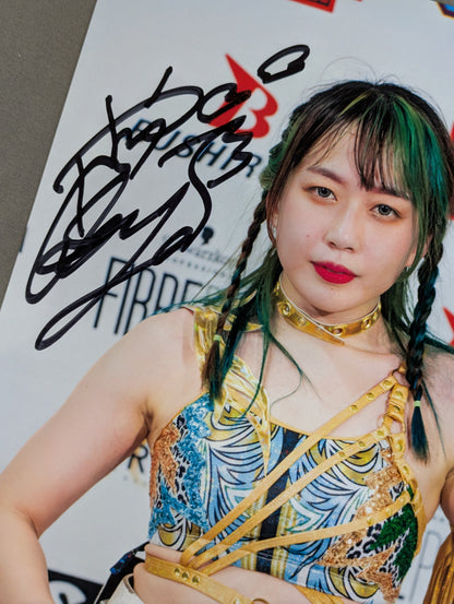 上谷沙弥 直筆サイン入り スターダムポートレート(D-8)