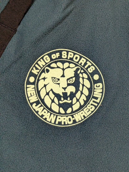 New Japan Pro Wrestling × UNDER ARMOUR Lion Mark  Lash Fleece Pants (Blue-Green× Black)
