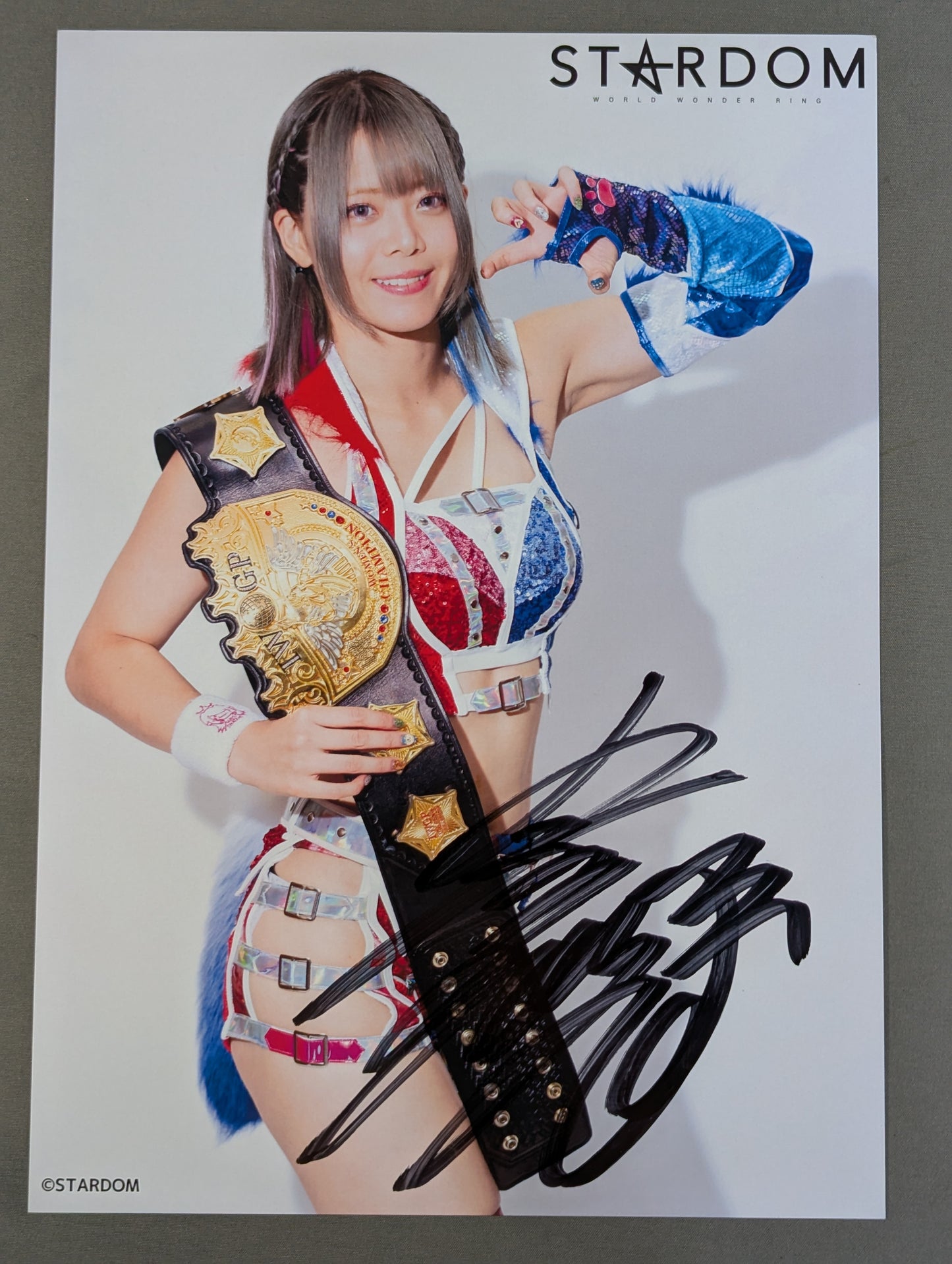 ★IWGP★ 岩谷麻優 直筆サイン入り スターダムポートレート(C-1)