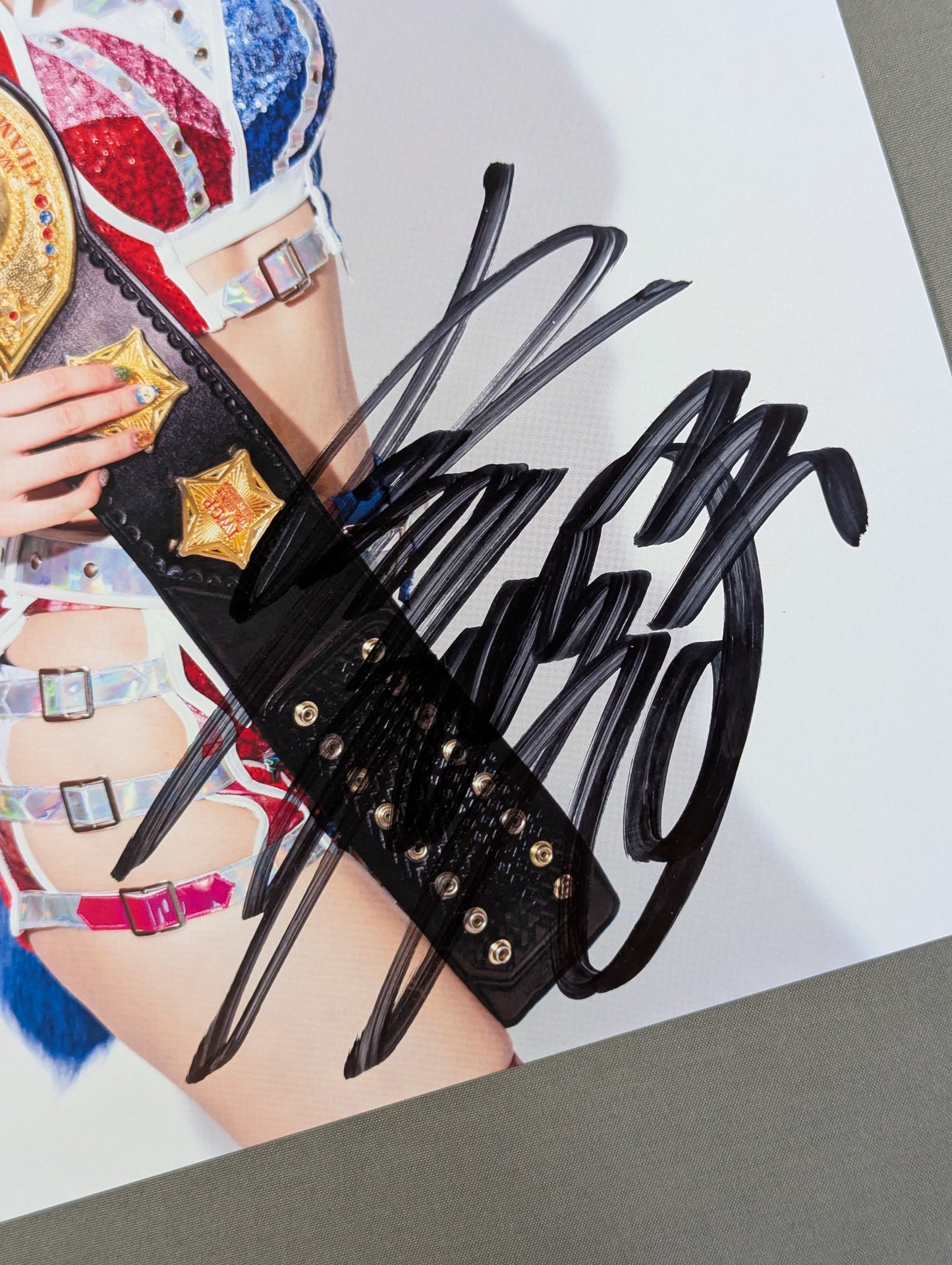 ★IWGP★ 岩谷麻優 直筆サイン入り スターダムポートレート(C-1)