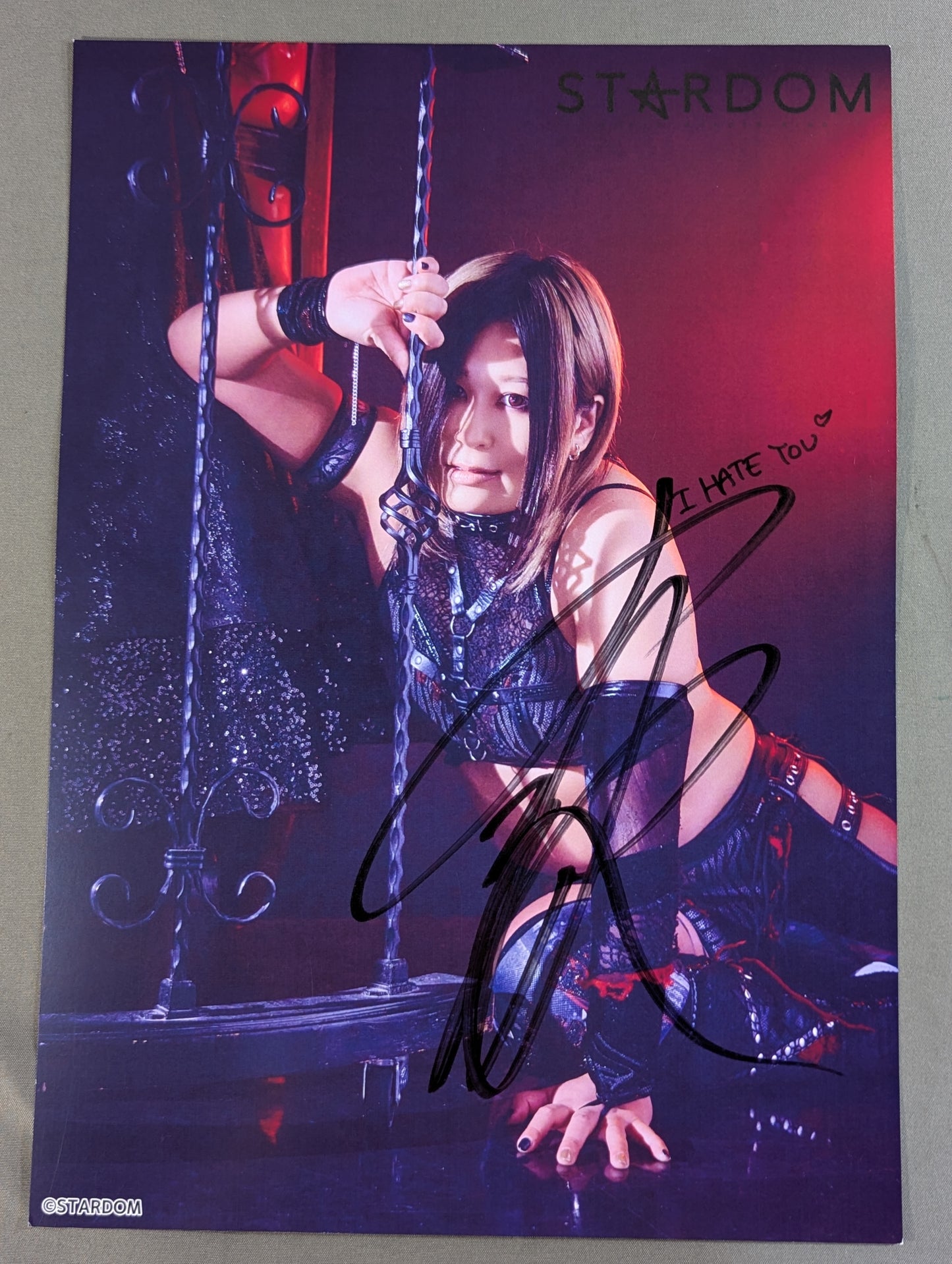 ★I HATE YOU★ 小波 直筆サイン入り スターダムポートレート(G-4)