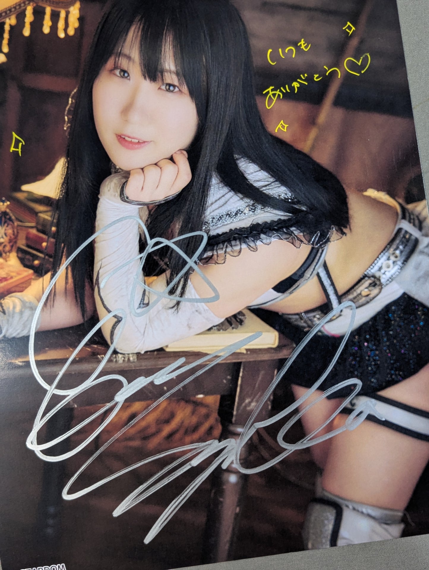 玖麗さやか 直筆サイン入り スターダムポートレート(C-4)