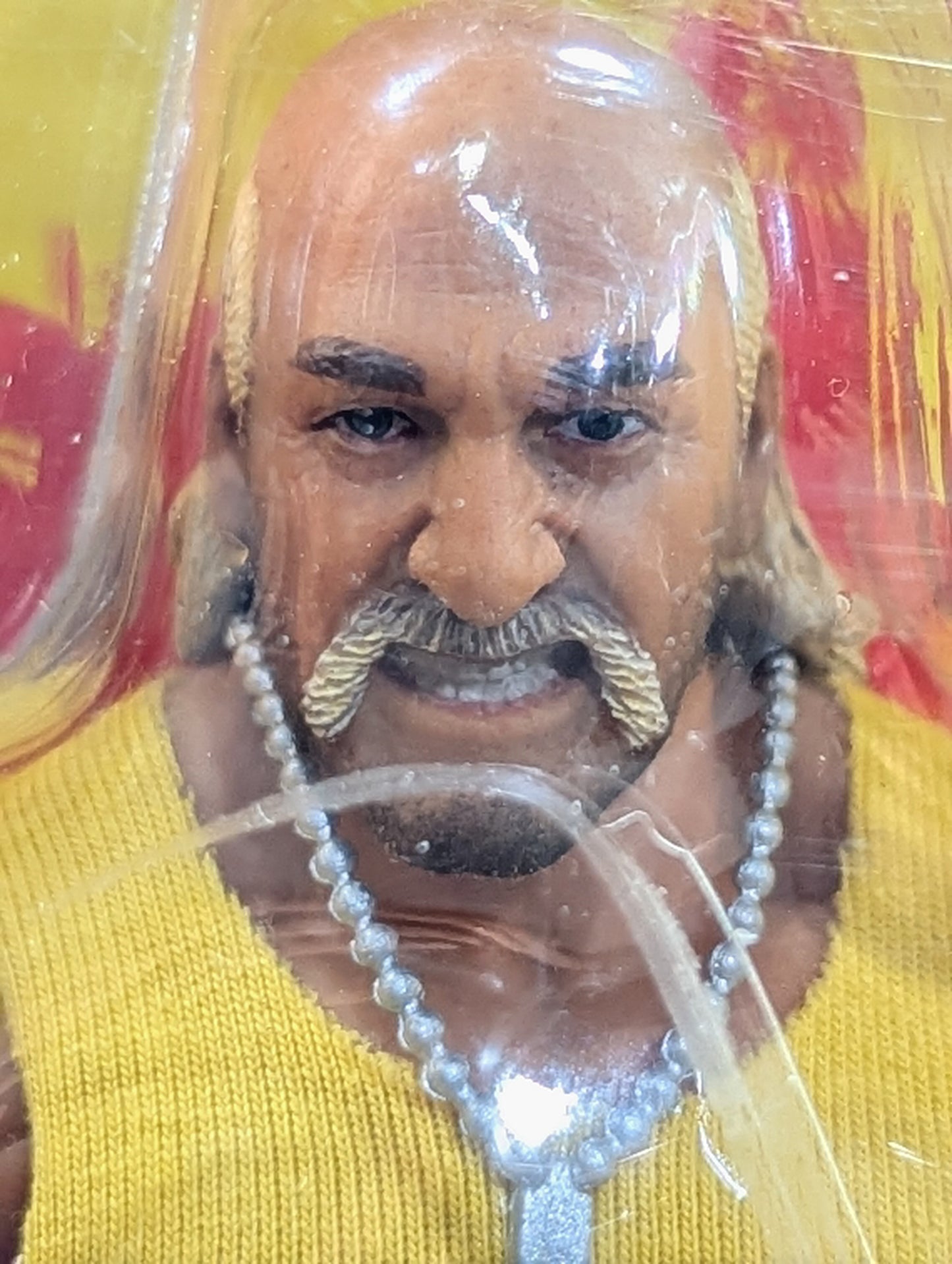 ★STORM COLLECTIBLES★ Hulk Hogan (Yellow & Red)