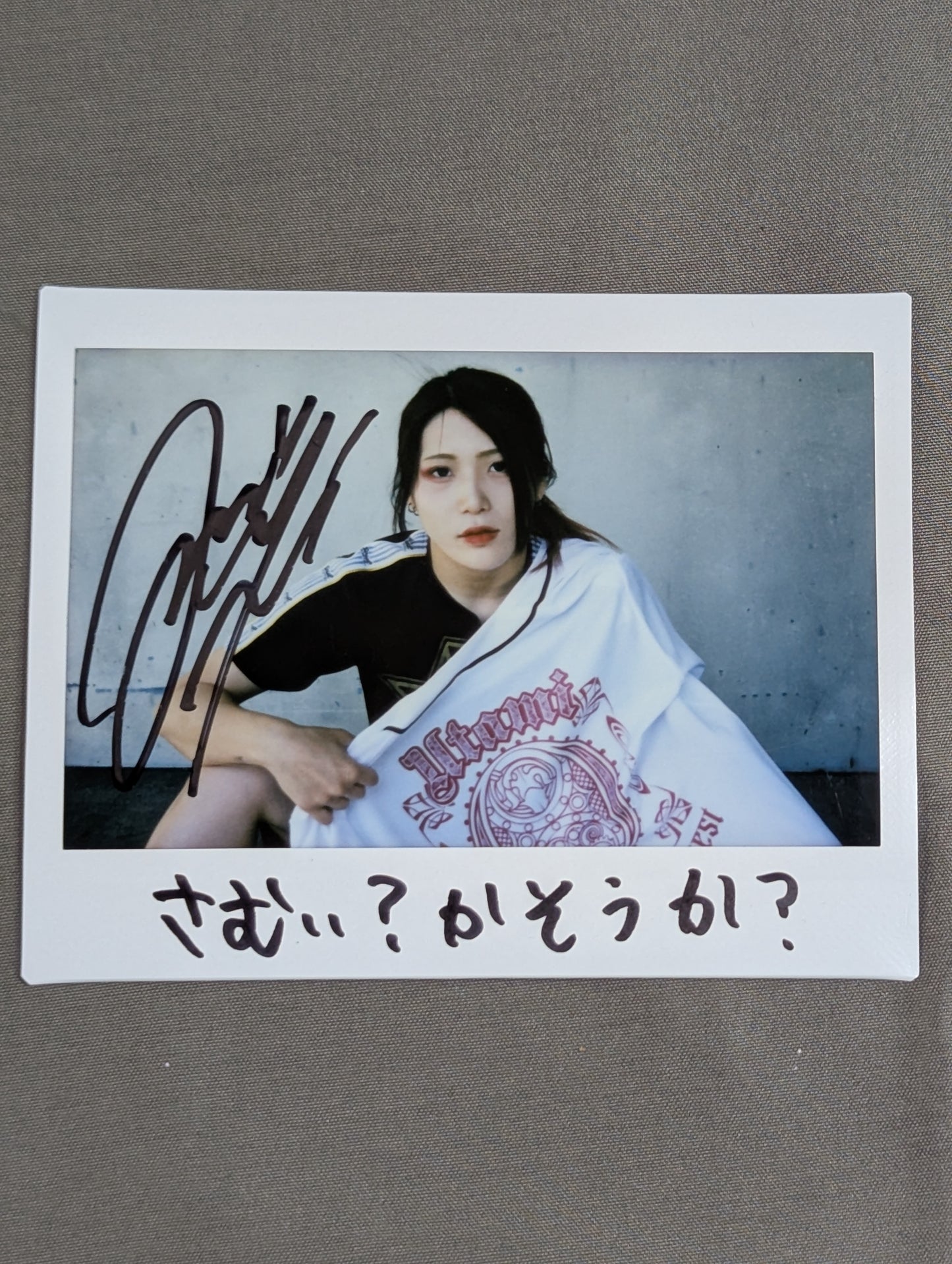 Utami Hayashishita  hand signed autograph  Cheki (E-9)