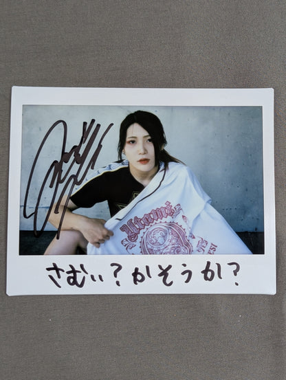 Utami Hayashishita  hand signed autograph  Cheki (E-9)
