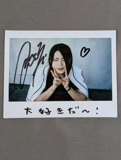 Utami Hayashishita  hand signed autograph  Cheki (F-1)