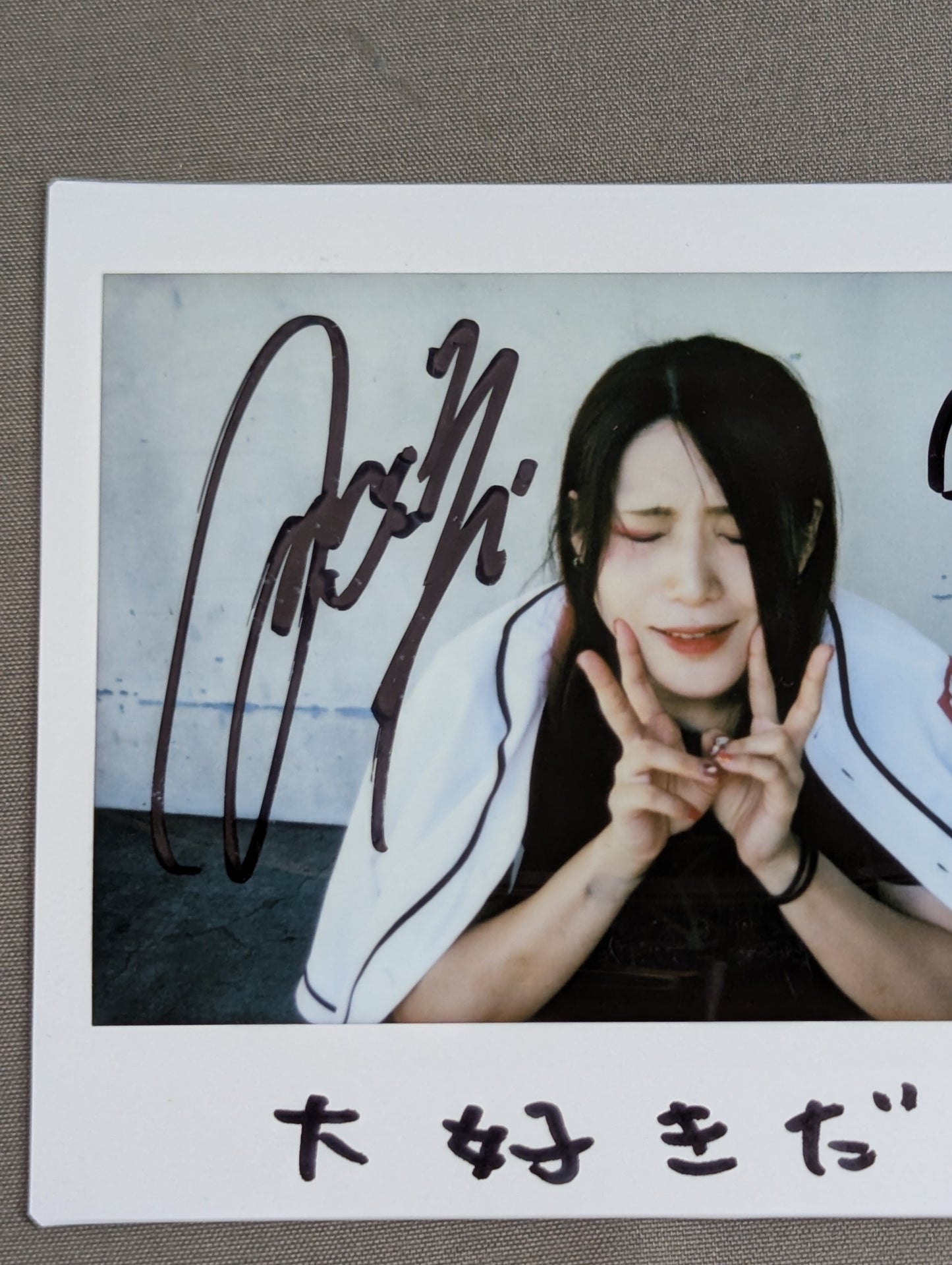 Utami Hayashishita  hand signed autograph  Cheki (F-1)