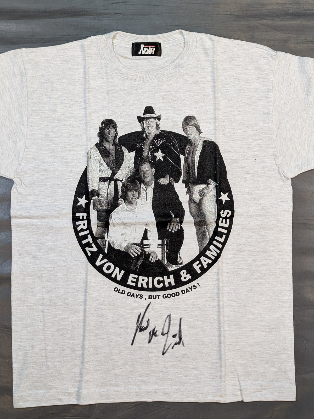 [Kevin Von Erich hand signed autograph] Eric Family Monochrome Picture T-Shirt