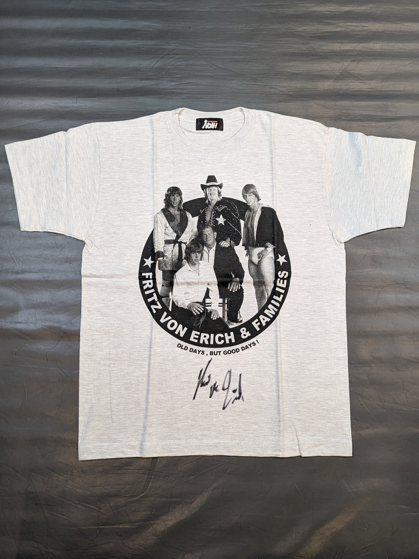 [Kevin Von Erich hand signed autograph] Eric Family Monochrome Picture T-Shirt
