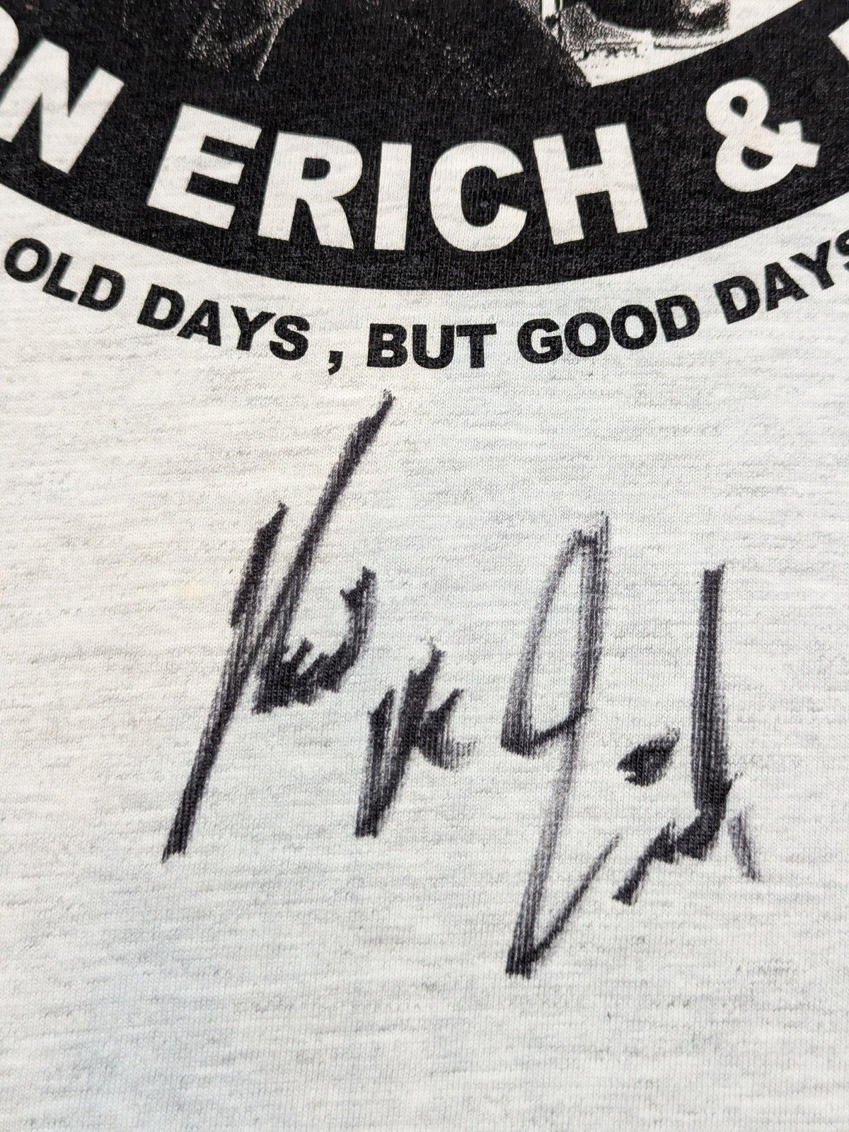 [Kevin Von Erich hand signed autograph] Eric Family Monochrome Picture T-Shirt
