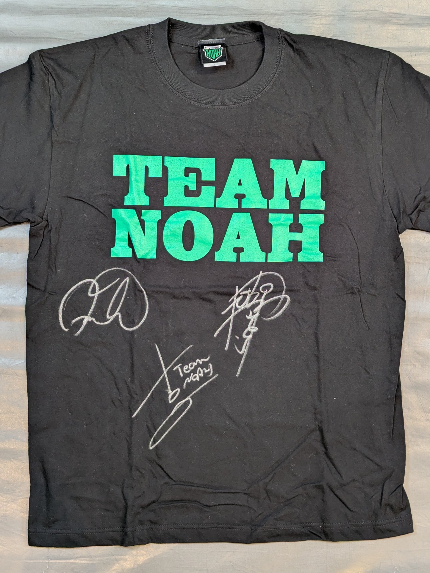 【3選手直筆サイン入り】TEAM NOAH Tシャツ