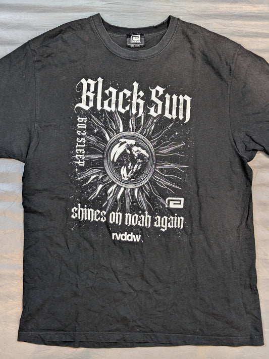 KENTA「BLACK SUN」Tシャツ(ブラック)