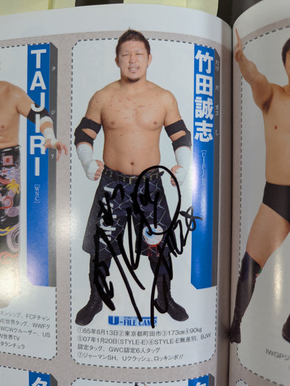 【24選手直筆サイン入り】週刊プロレス別冊108「2014 保存版プロレスラー全身写真名鑑」