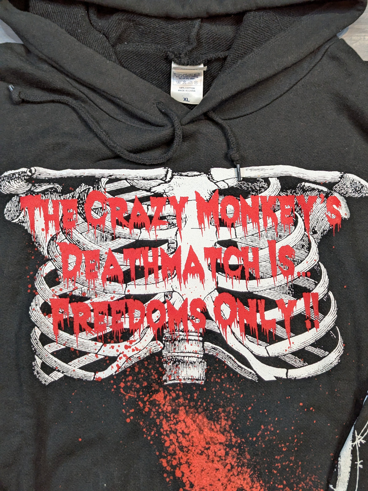 葛西純「THE CRAZY MONKEY`S DEATHMATCH IS FREEDOMS ONLY!!」プルオーバーパーカー(血しぶきver./ブラック)