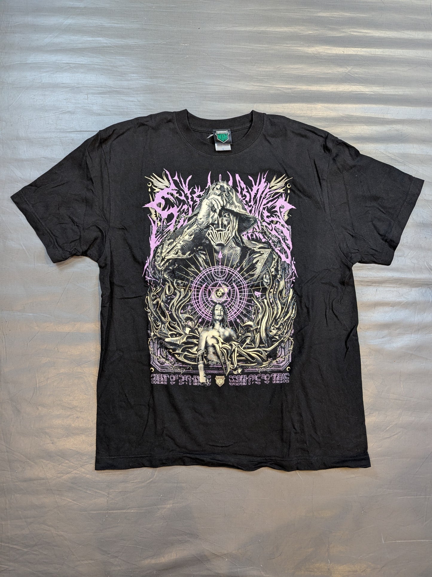 HAYATA「SILENT OF DARKNESS」グラフィックTシャツ