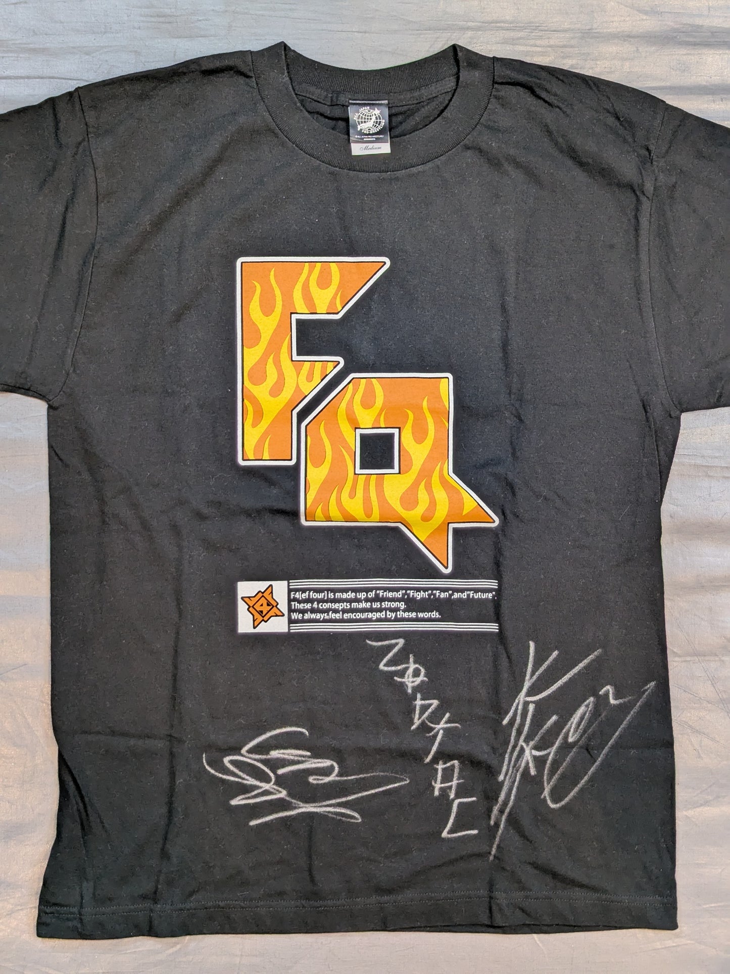 【3選手直筆サイン入り】F4「ファイヤーパターン」Tシャツ(ブラック)