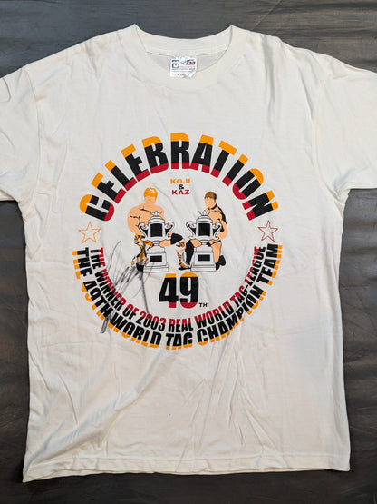 【直筆Wサイン入り】小島聡＆カズ・ハヤシ「CELEBRATION」Tシャツ