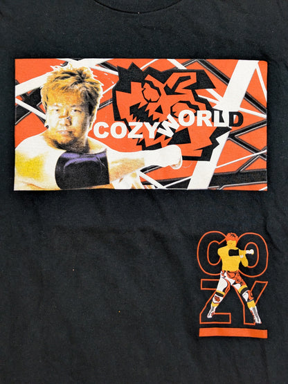 小島聡「COZY WORLD」ピクチャーTシャツ