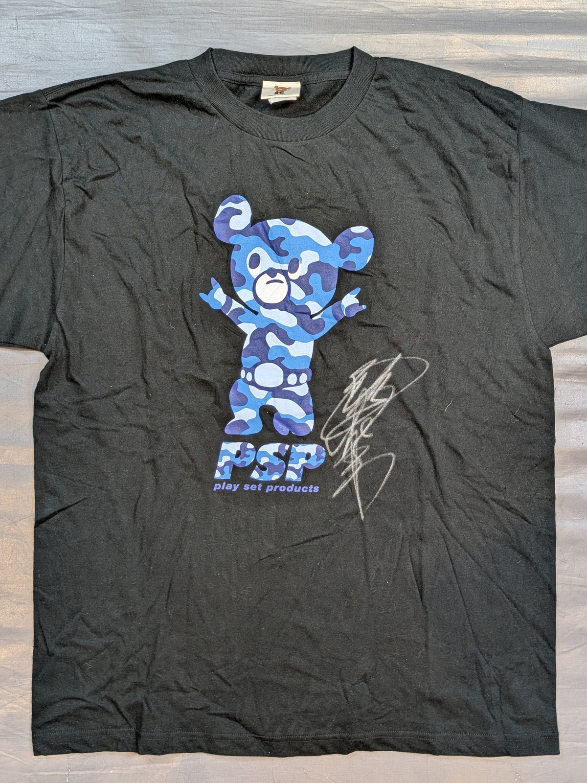 【直筆サイン入り】武藤敬司「武藤ベアー」Tシャツ(全日本プロレス / 青迷彩)