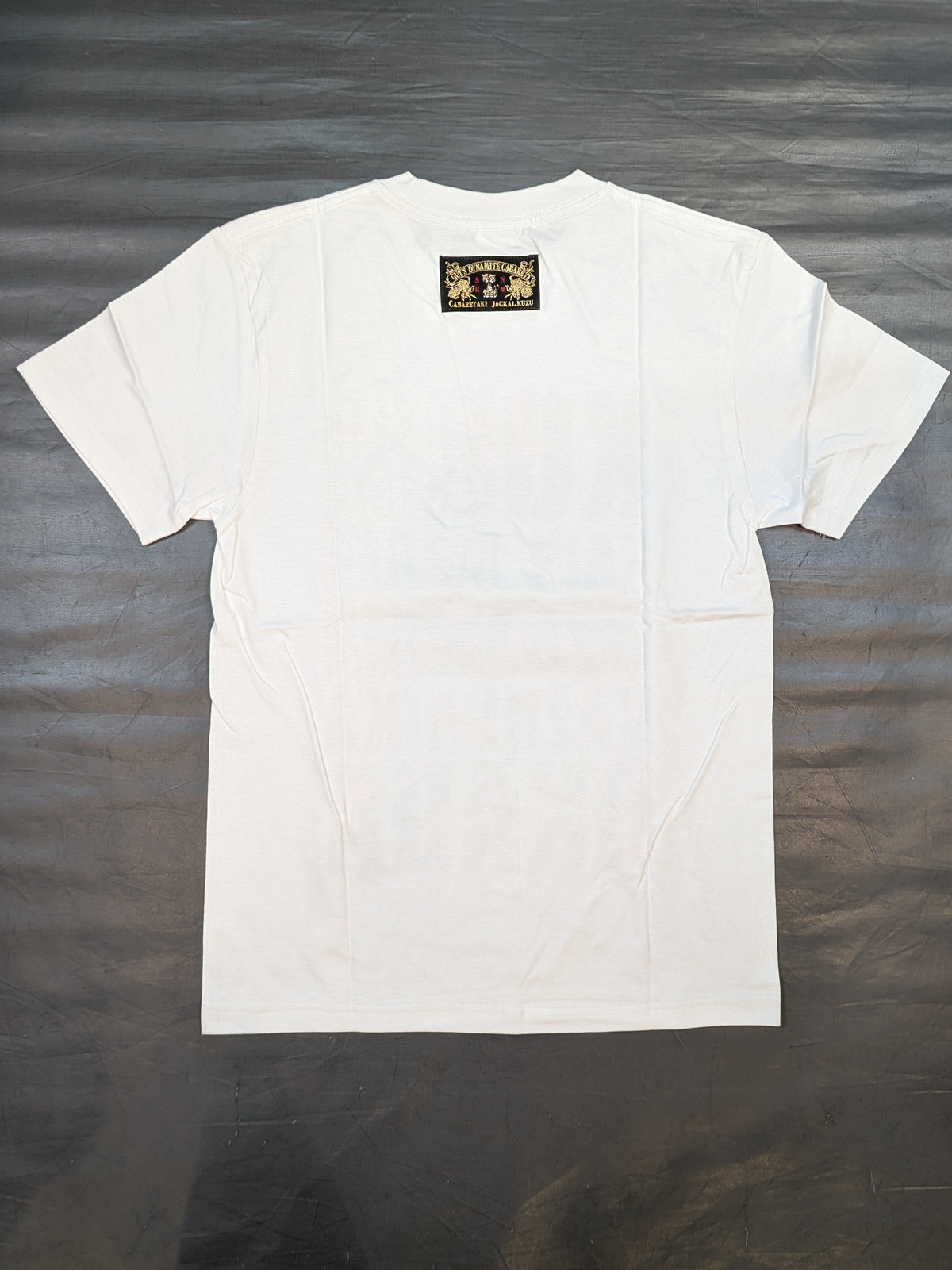 オカダ・カズチカ×ガッツ・ダイナマイト・キャバレーズ コラボTシャツ①(ホワイト)