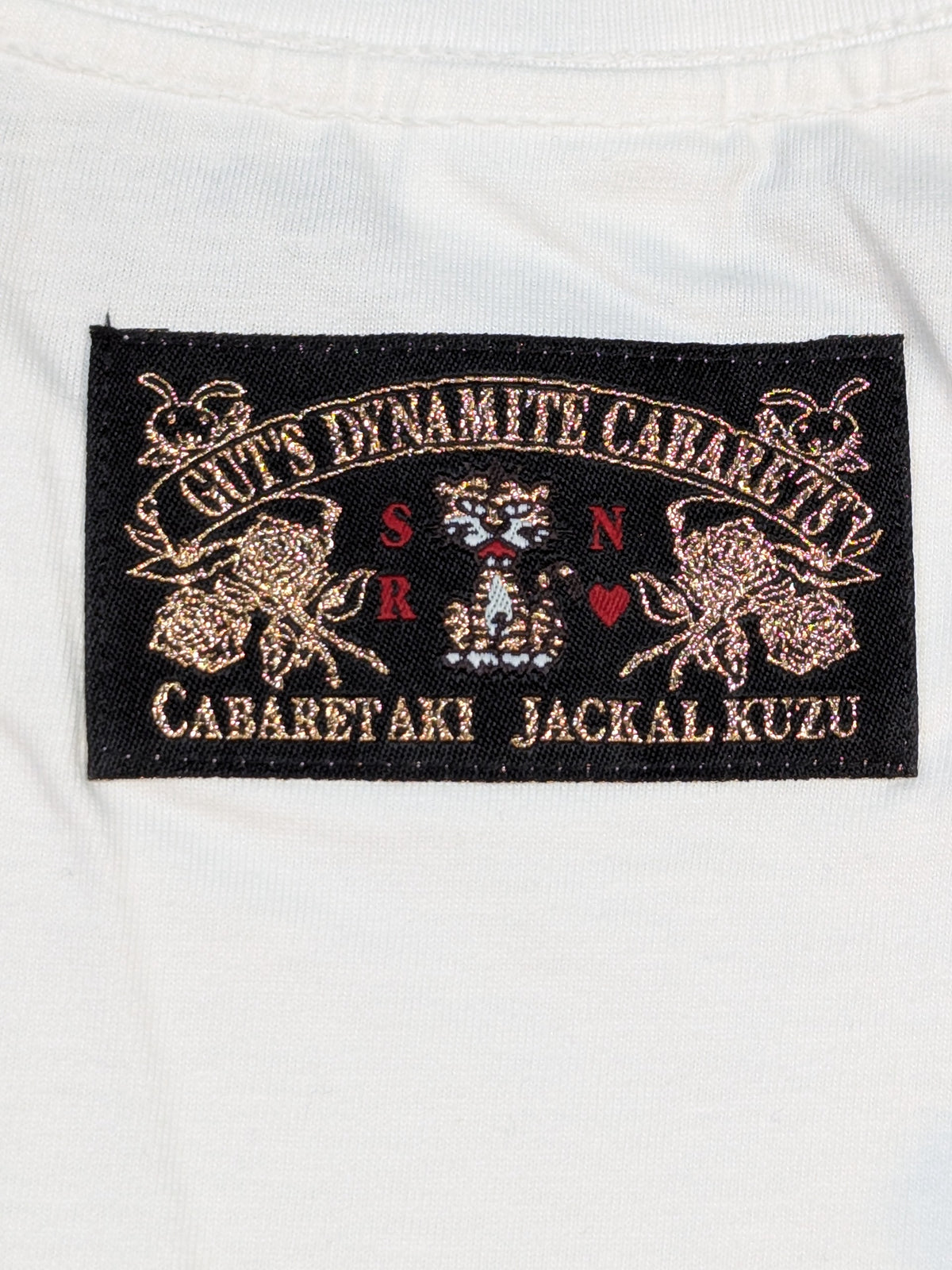 オカダ・カズチカ×ガッツ・ダイナマイト・キャバレーズ コラボTシャツ①(ホワイト)