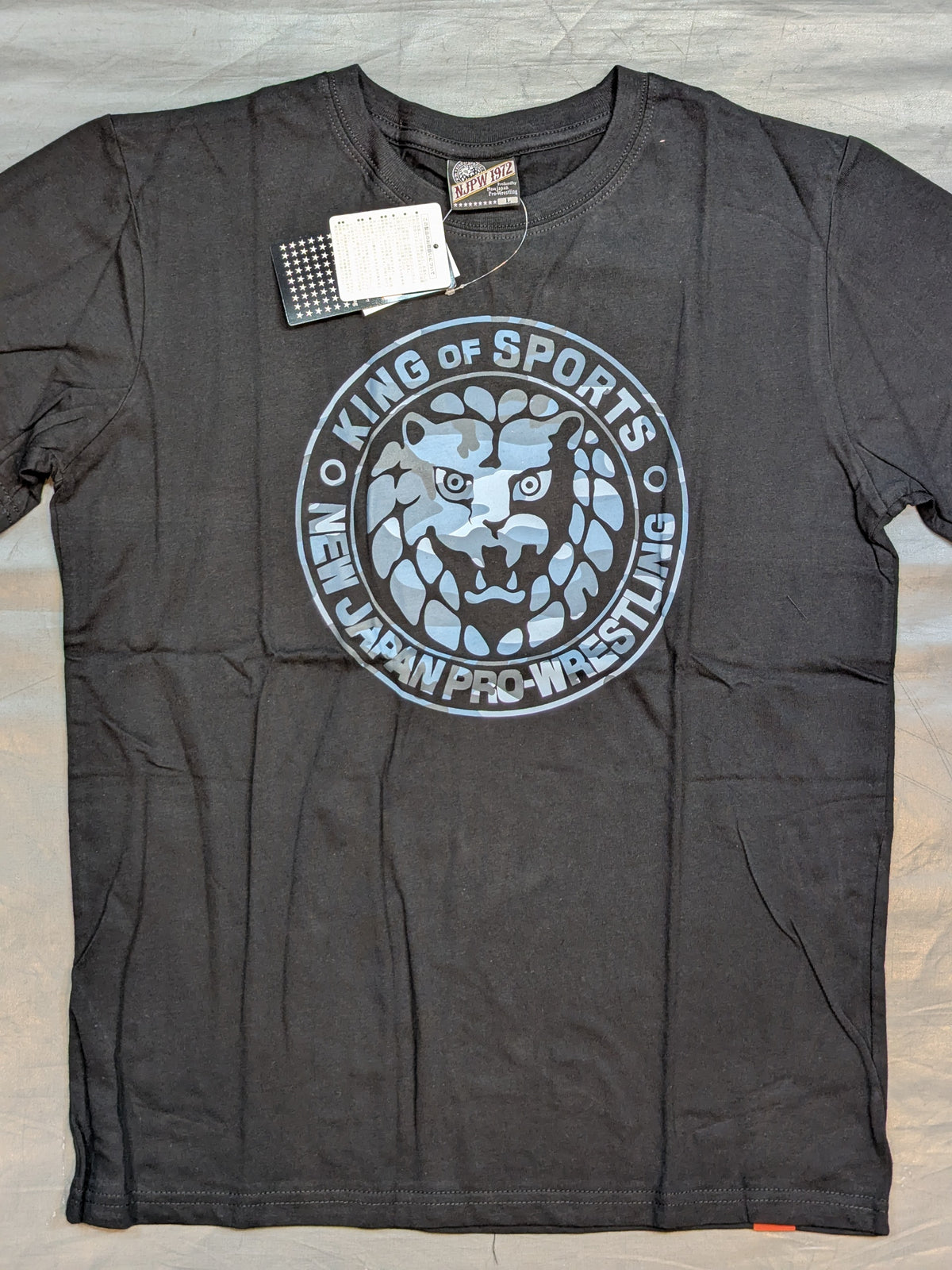 新日本プロレス×しまむら ライオンマーク Tシャツ③(ブラック×青迷彩)