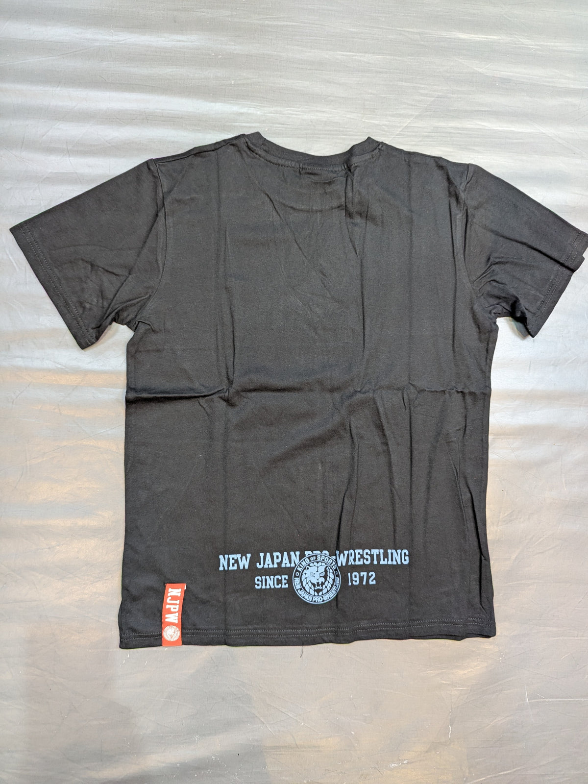 新日本プロレス×しまむら ライオンマーク Tシャツ③(ブラック×青迷彩)